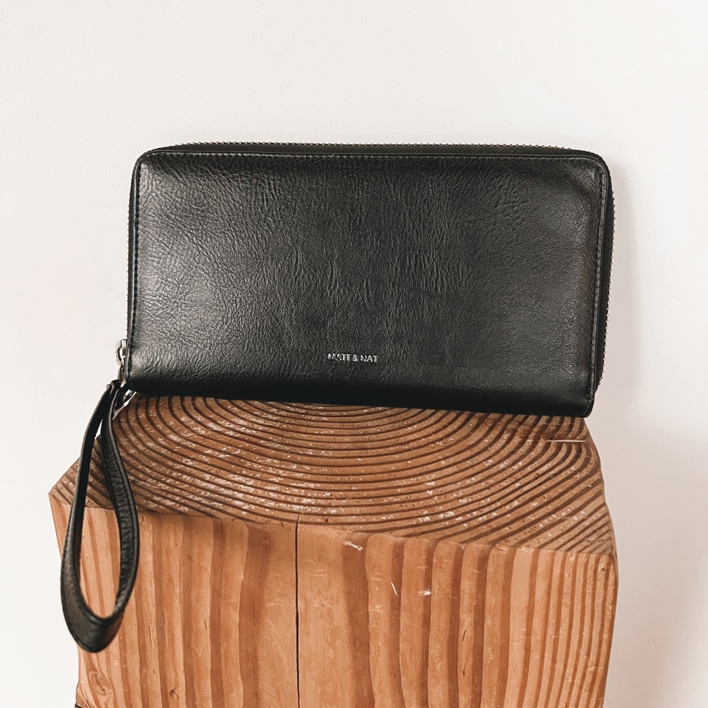Matt & Nat black Skyler vegan wallet